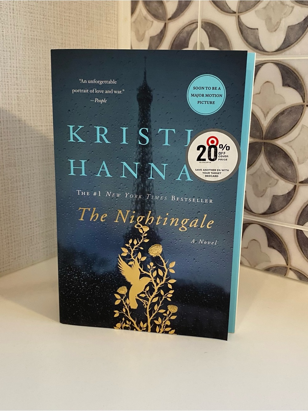 The Nightingale by Kristen Hannah Paperback